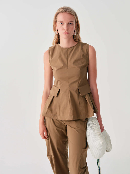 STRUCTURED SLEEVELESS TOP