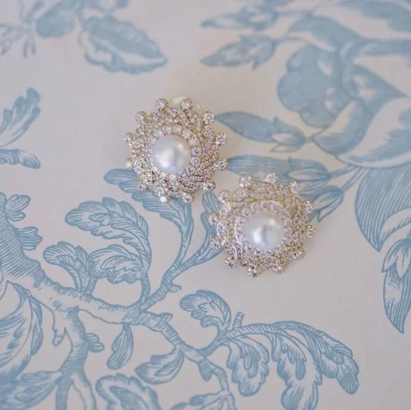 CENTER EARRING